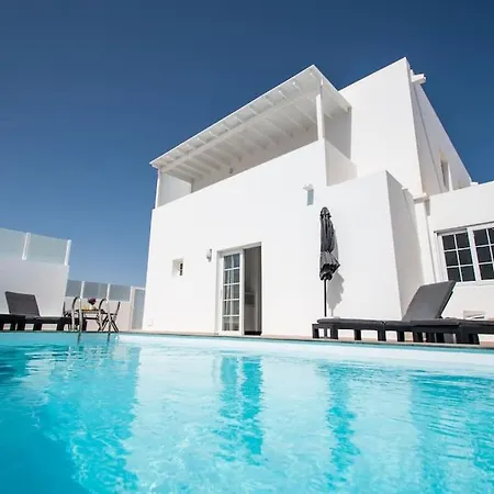 Casa Leize Piscina Climatizada, Vistas & Ac 10 Minutes Walk From Marina Rubicon