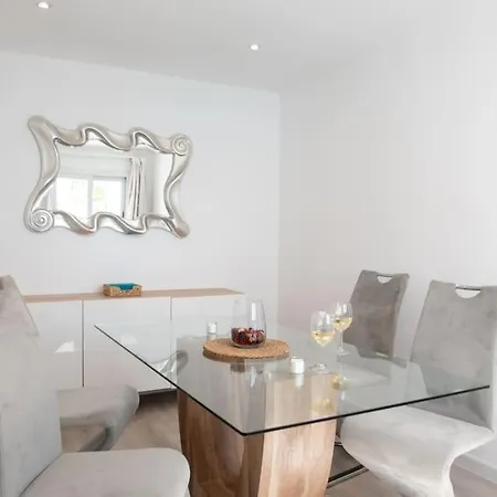 Casa Leize Piscina Climatizada, Vistas & Ac 10 Minutes Walk From Marina Rubicon *
