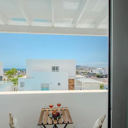 Casa Leize Piscina Climatizada, Vistas & Ac 10 Minutes Walk From Marina Rubicon 펜션